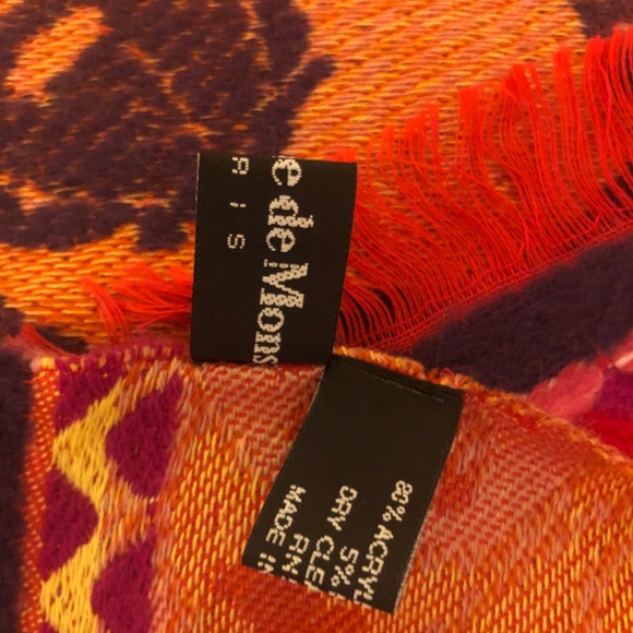 Like new Guillaume de Mons Paris sweater scarf - Picture 5 of 5